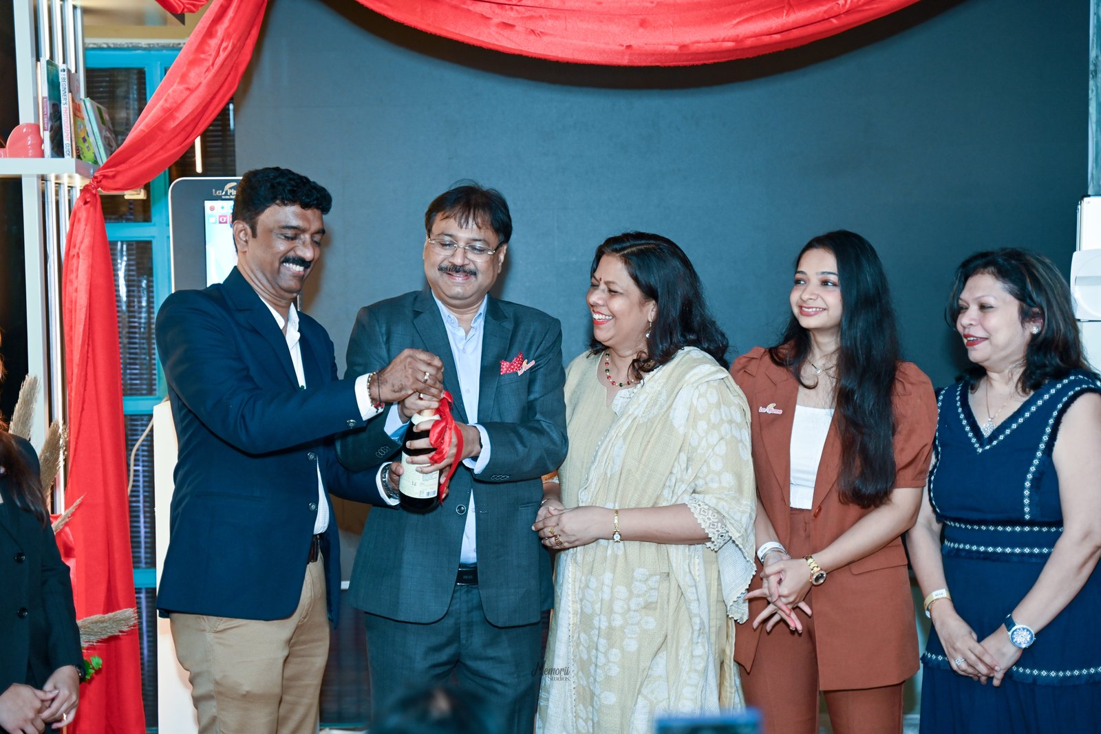 The Nail Art Revolution Is Here: La Plume Launches Insta Nail Pro & Insta Nail Lite!